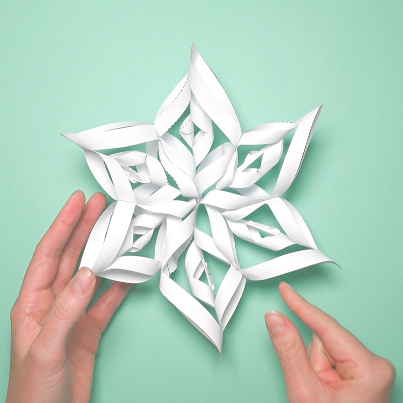 Schneeflocken aus Papier basteln Schneeflocken aus Papier basteln