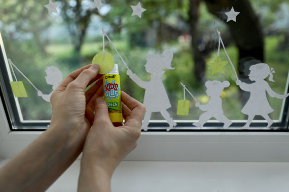 Anleitung: Laternenumzug Fensterbild