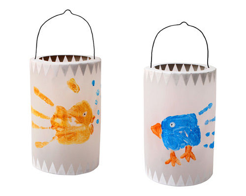 Pergament-Laterne mit witzigen Handprints