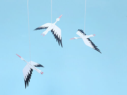 Mobiles mit Vögeln und anderen Tieren basteln