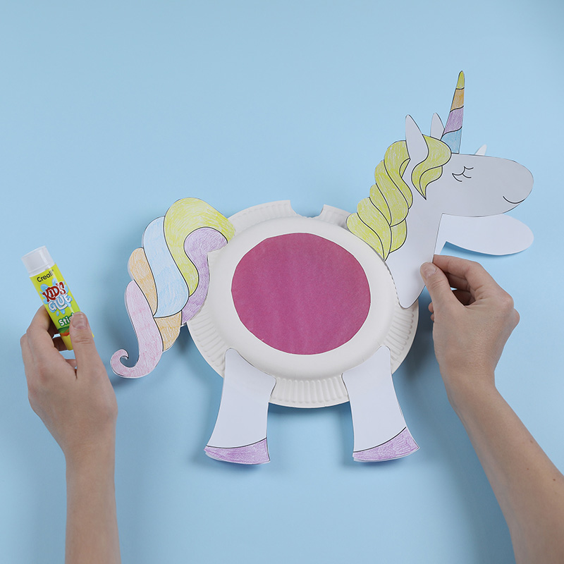 Einhorn-Laterne aus Papptellern basteln Einhorn-Laterne aus Papptellern basteln