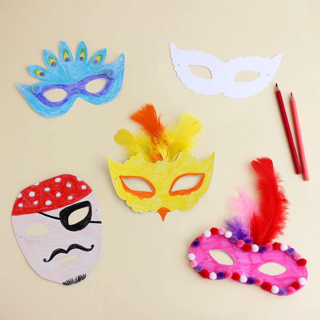 Bunt gestaltete Masken für Karneval Fasching: Pfauen-Maske, Piraten-Maske, Pompon-Maske, Vogel-Maske mit Federn