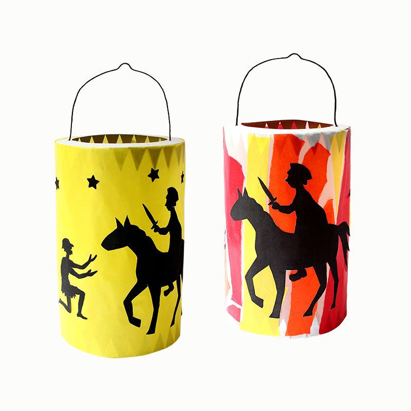Pergament-Laterne mit farbigem Transparentpapier und St. Martin Figuren beklebt