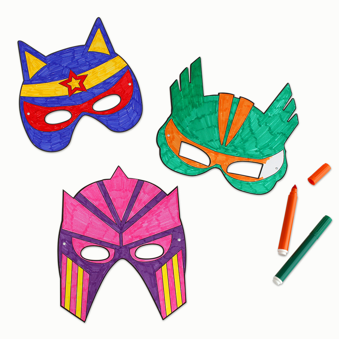 Superhelden-Masken in bunten Farben ausgemalt für Kinder