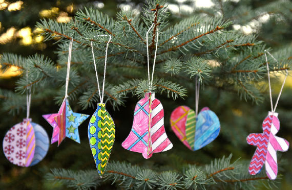 Poppigen Weihnachtsbaumschmuck basteln mit Kindern