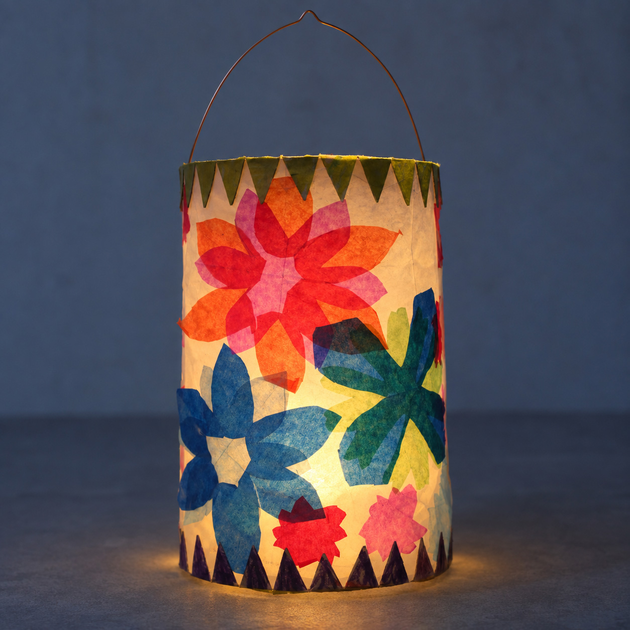 Blumen-Laterne mit Kirigami-Blumen basteln