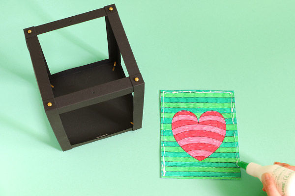 Anleitung: Karton-Laterne mit Op-Art 3D Motiven basteln