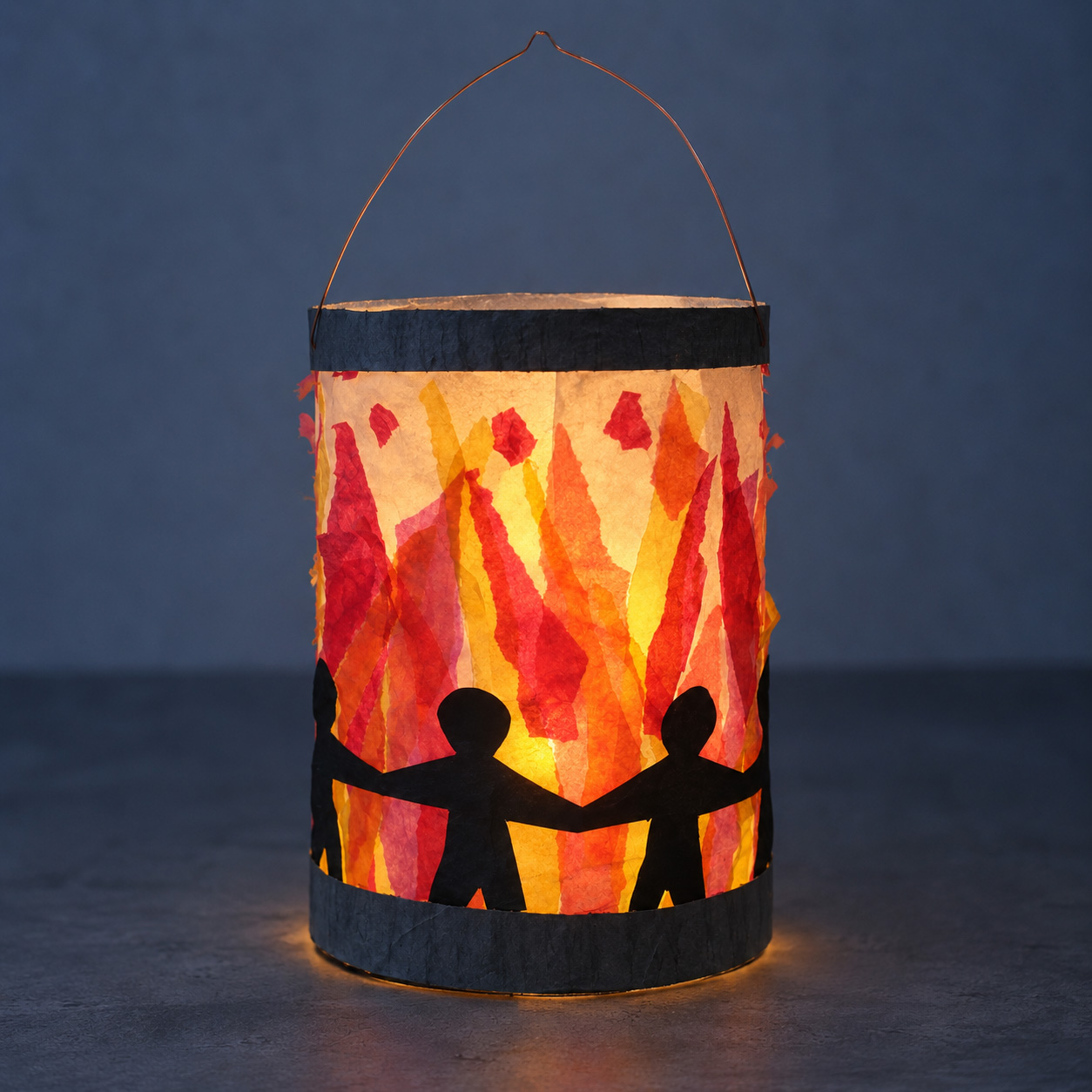 Feuerlaterne basteln – Kinder tanzen ums Feuer